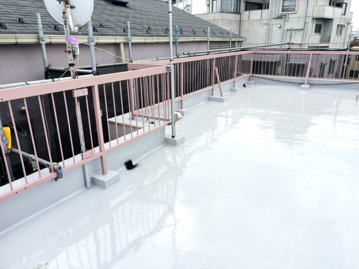 《足立区　屋上遮熱防水工事》