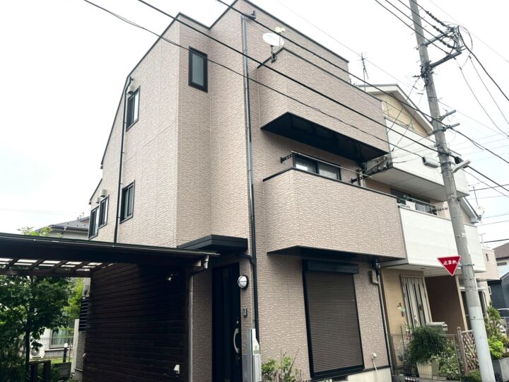 《足立区　外壁塗装工事・屋根カバー工法・屋上防水工事》
