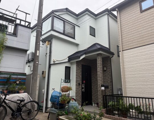 《外壁塗装・屋根カバー工法》ベランダ床の防水塗装まで、住まいをまとめてメンテナンス