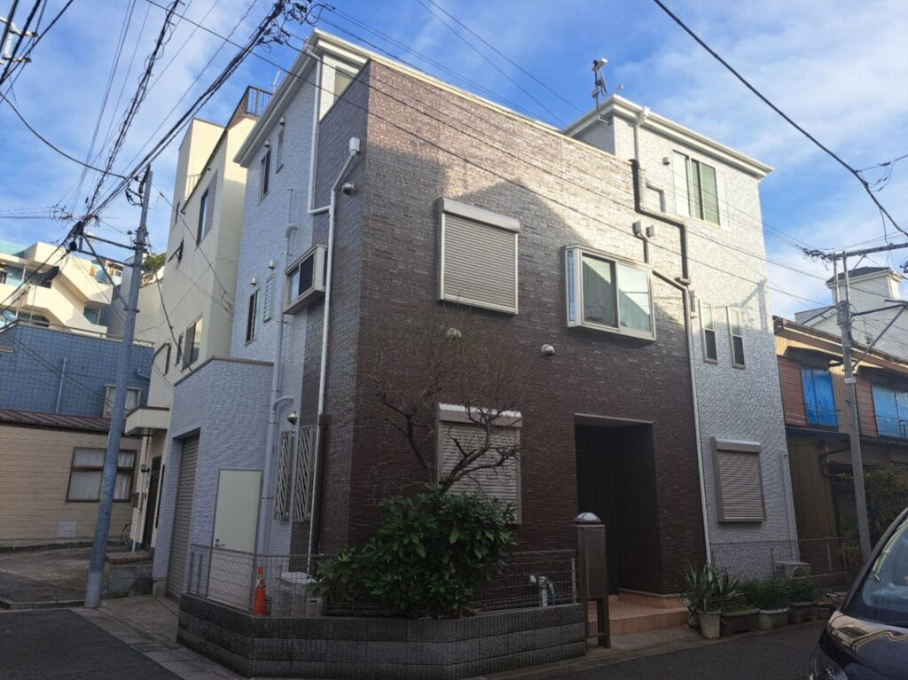 《外壁塗装・屋根塗装工事》色の組み合わせと艶を楽しむ、わが家のカラーコーディネート