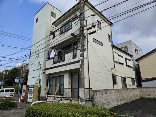 《外壁塗装・屋根塗装工事》アイボリーの外壁×シルバーグレーの屋根で上品な佇まいへ！